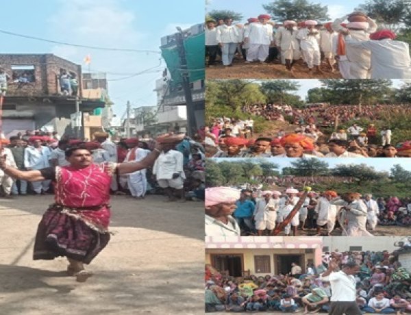 BREAKING NEWS: हरवार में माता रानी की खप्पर यात्रा में उमड़ा आस्था का सैलाब, ढोल-नगाड़ों की गूंज के बीच वाड़ी विसर्जन से गूंजा गांव, तालाब में विसर्जन के साथ शारदीय नवरात्रि का समापन, पढ़े खबर